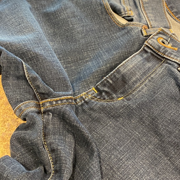 Levi’s Classic Blue Jeans 6  Tag says Bootcut? Hemmed? - Picture 7 of 17